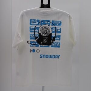 NWT (S) Men’s Snowday Graphic T-Shirt